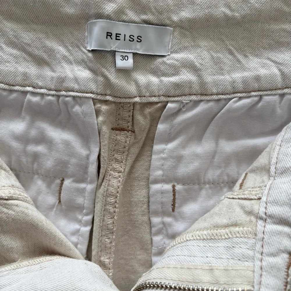 Reiss Chantelle Mid Rise Tapered Belted Jeans‎ In Ecru Size 30 NWOT